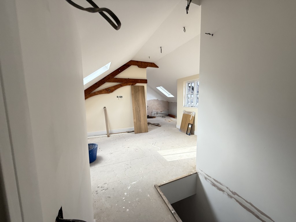 Lot: 95 - COTTAGE CONVERSION FOR COMPLETION - SECOND FIX REQUIRED - General upper floor living kitchen areas
